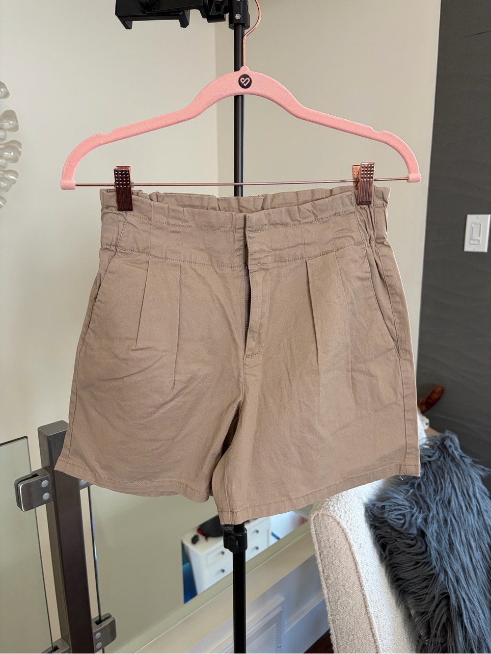 Vero Moda High-Waisted Light Clay Pleated Women’s Shorts